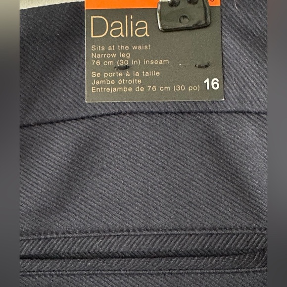 ✨NWT✨ Dalia: Women’s Pants- Size 16 - Picture 3 of 8